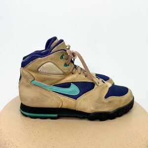 Nike ACG Air Women’s 1993 Caldera Hiking High Top Lace Up Suede Boot